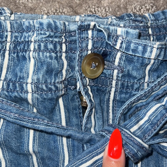 American Eagle Cotton shorts with belt size 10 - Picture 2 of 5